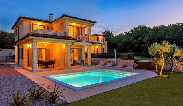 Villa Pinaza B – Romantic Seaside Retreat with Heated Pool, Sauna, and Jacuzzi in Vrbnik