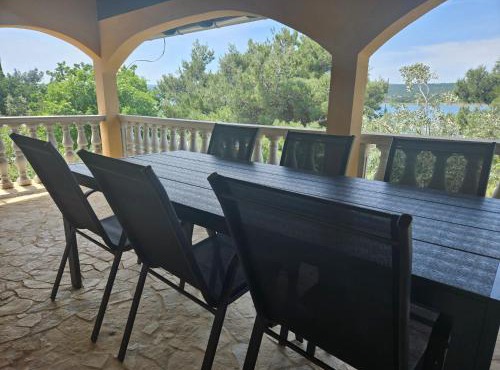 VILLA PUNTA BLAVA - Beachfront Family Villa with Sea View - no pets allowed in Obrovac