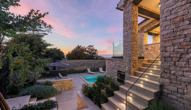Villa Racozzi - Sea View, Heated Pool near Poreč