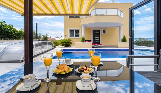 Villa 'Rocco-Salzwasserpool-Split' with Wi-Fi