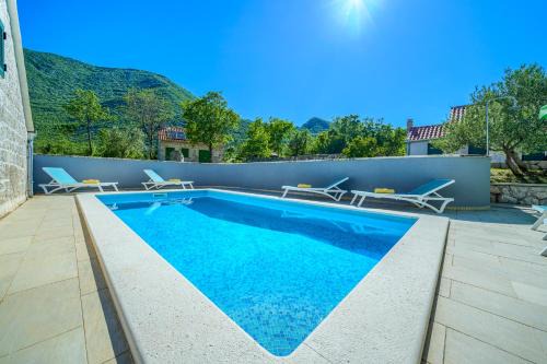 Villa Roglić - Pool, Tennis & Pets welcome I Makarska Riviera in Zagvozd