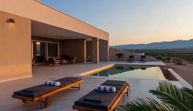 Villa Salis with heated pool & sea view in Košljun