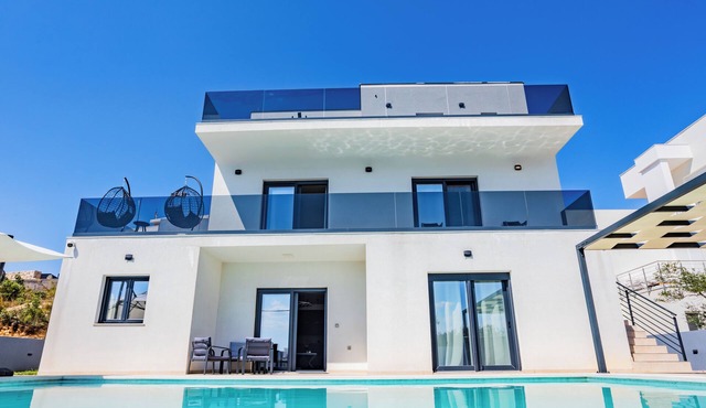 Villa Shark Maslenica/w elevator