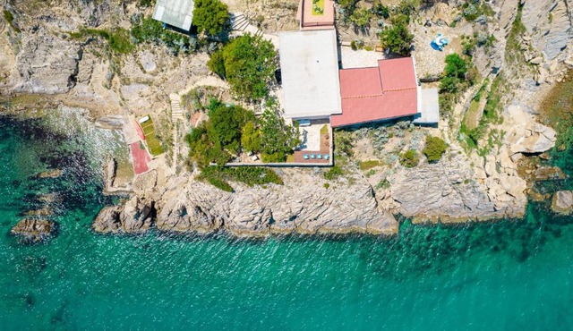 Villa Sortis and boat complete privacy for 2 families and pets