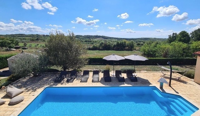 Villa Stella - Gourmet Breakfast, Wellness & Pool in višnjan