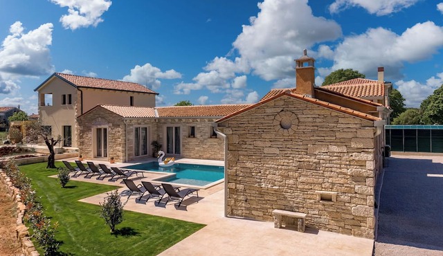 Villa Stonica - Rustic Istrian Pool Retreat, Kringa, Croatia