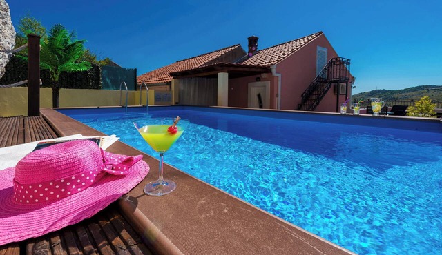 Villa Sun Haven - Three Bedroom Villa, Sleeps 8