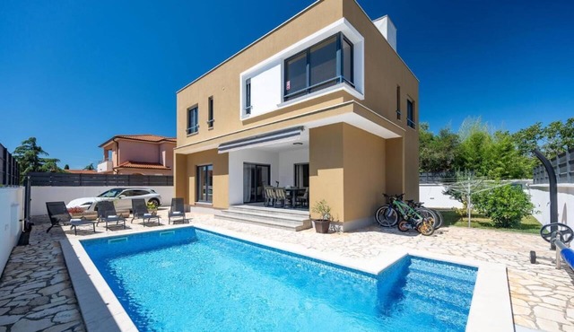 Villa Sunce by Istrabook in Šikici