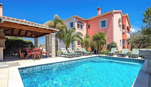 Villa Tina Pula, Šišan, 3.8km from beach, modern mediterranean, pool, grill