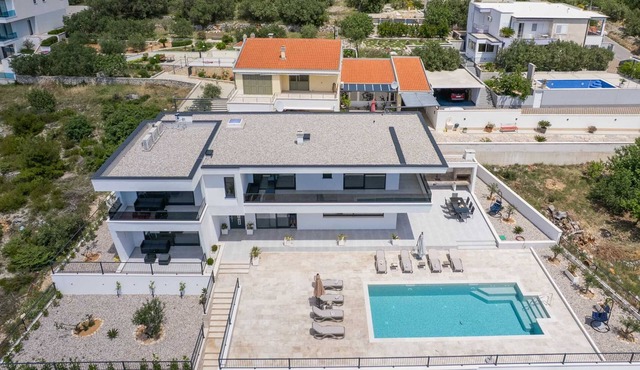 Villa Vidona -luxury sea view retreat for 8 person