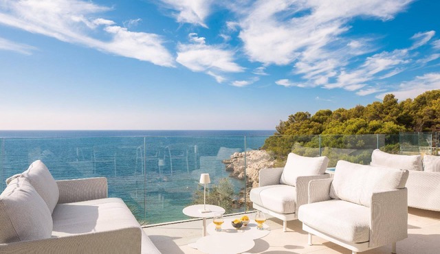 Villa with Infinity Pool