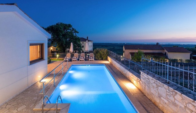 Villa with panoramic view, billiard, table tennis and table soccer