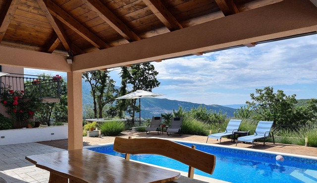 Villa With Pool, Peaceful Oaza United With Nature Near Split in Klis