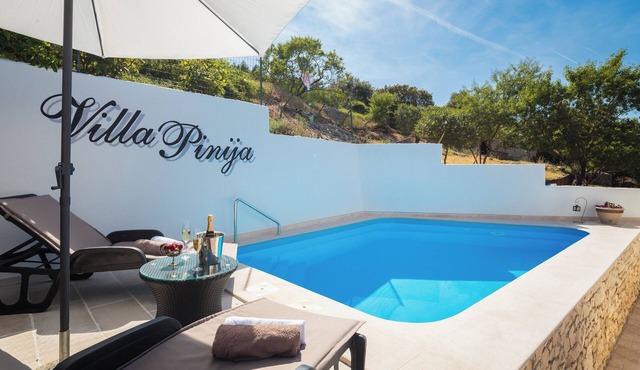 Villa with private pool, terrace and garden with fireplace