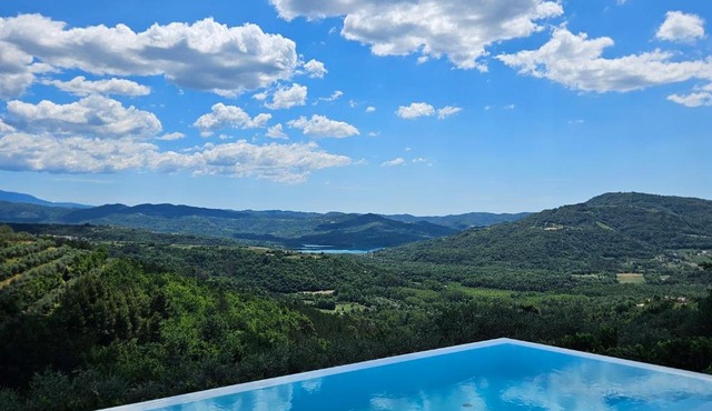 Villa with Private Pool & Lake View near Motovun, Casa Mille Olivi Modern