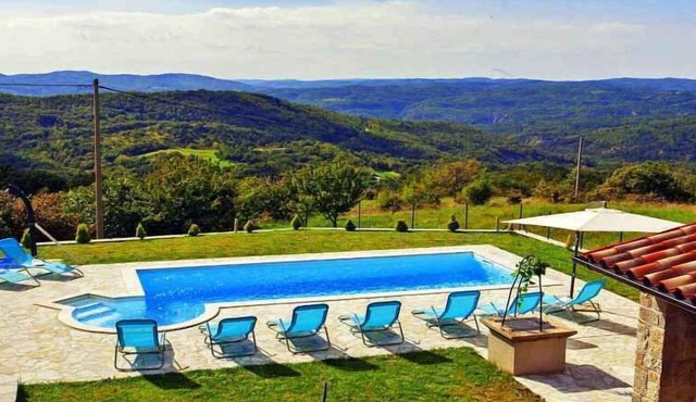 Villa with swimming pool and large garden in Dolenja Vas