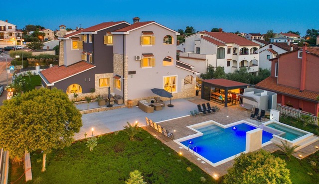 Villa Zorica in Poreč with 7 Bedrooms, Pool, Fireplace