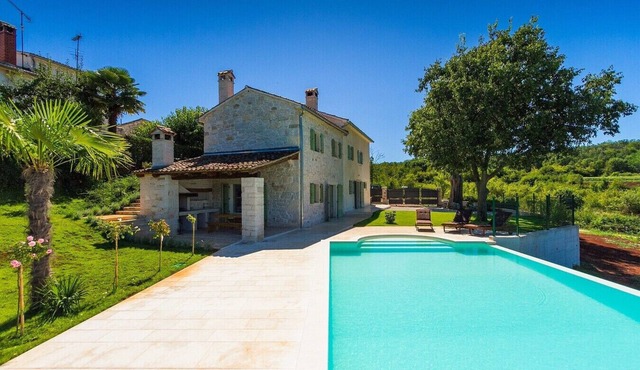 Villa Zvonar near Motovun with large pool (62m2) and whirlpool