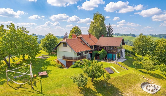 Vineyard House Boris w/Panoramic Views, Ljutomer, Slovenia in Ljutomer