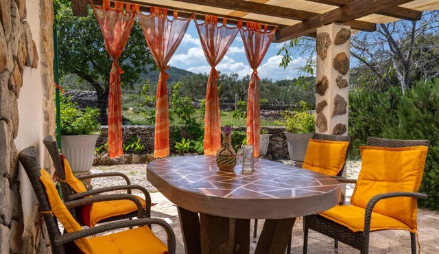 Vošćica Stone Cottage Island Brac in Novo Selo