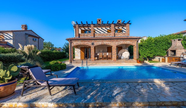 Wonderful Istrian family villa for 10 persons, Pool, BBQ, Tennis court