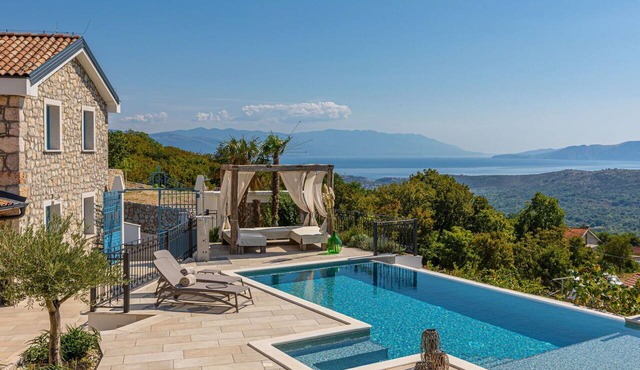 Wonderful private villa for 10 people with A/C, WIFI, private pool, TV and terrace