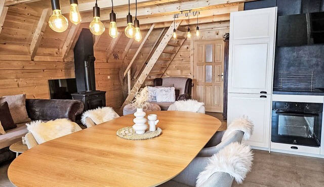 Wonderful private villa for 4 guests with A/C, WIFI, hot tub, TV, terrace and pets allowed in Kipanska Draga