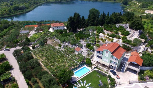 Wonderful private villa for 25 people with A/C, WIFI, pool, TV and patio