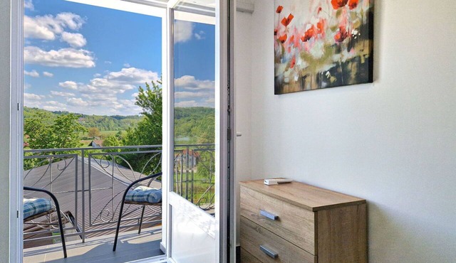 Wonderful private villa for 7 guests with hot tub, WIFI, TV, patio, pets allowed and panoramic v.