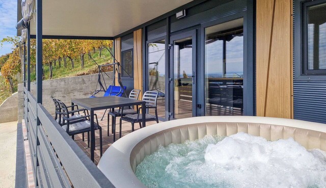 Wonderful private villa with hot tub, WIFI, A/C, TV, terrace, pets allowed and panoramic view