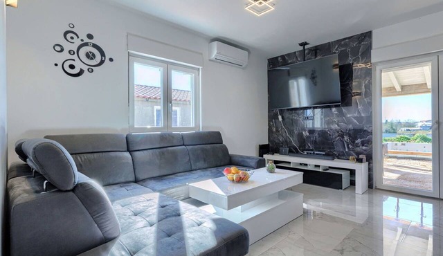 Wonderful private villa with private pool, WIFI, A/C, TV, terrace, pets allowed and panoramic view