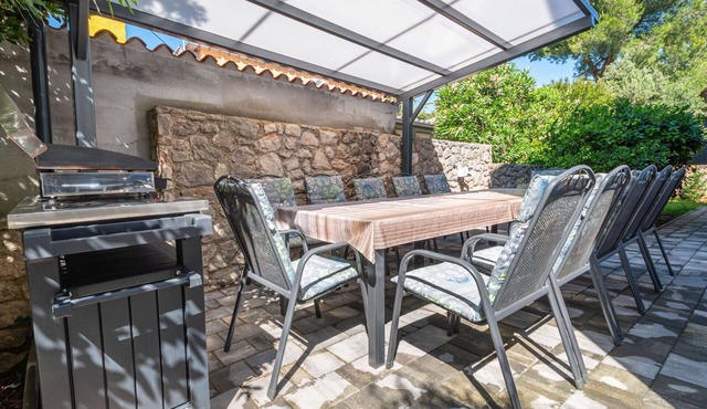 Wonderful private villa for 12 people with WIFI, A/C, hot tub, TV and patio