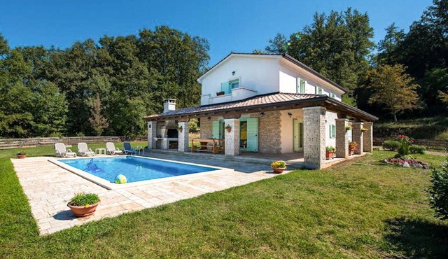 Wonderful private villa for 8 people with private pool, WIFI, A/C, TV and terrace