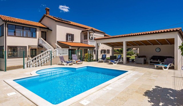 Wonderful private villa for 12 people with private pool, WIFI, A/C, TV and terrace