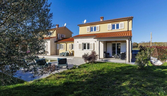 Wonderful private villa for 12 guests with private pool, WIFI, A/C, TV, terrace and pets allowed