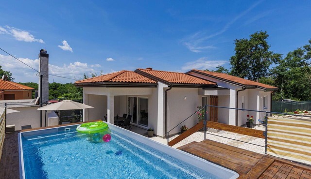 Wonderful private villa for 6 guests with A/C, private pool, WIFI, TV and terrace