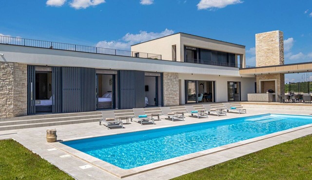 Wonderful private villa with private pool, hot tub, WIFI, A/C, TV, terrace and pets allowed
