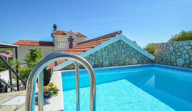 Wonderful villa for 5 guests with WIFI, private pool, A/C, TV and terrace