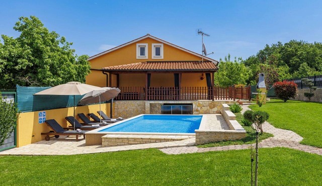 Wonderful villa for 5 people with A/C, WIFI, private pool, TV, terrace and pets allowed