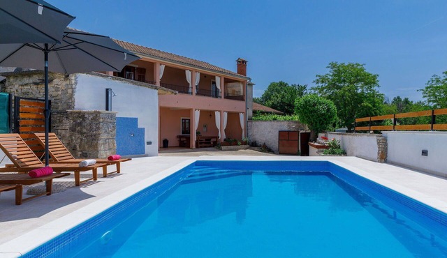 Wonderful villa for 6 people with WIFI, A/C, private pool, TV and terrace