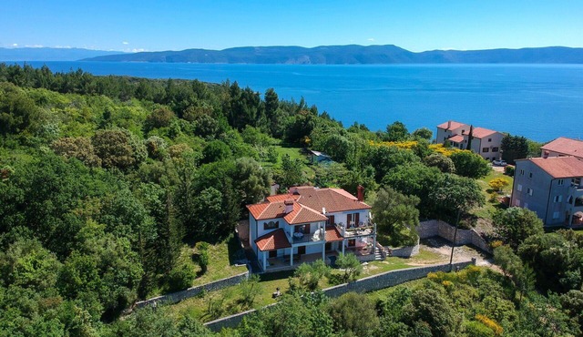 Wonderful villa for 9 people with WIFI, private pool, A/C, TV and terrace