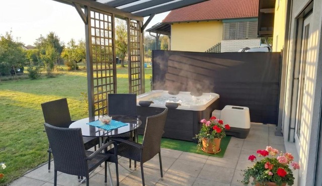 Zala House with Jacuzzi & Garden - Happy Rentals in Tisina