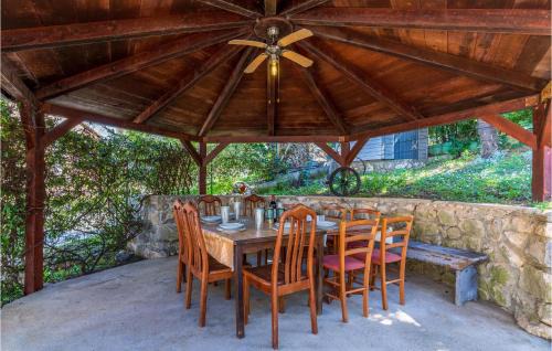 1 Bedroom Gorgeous Apartment In Bakar
