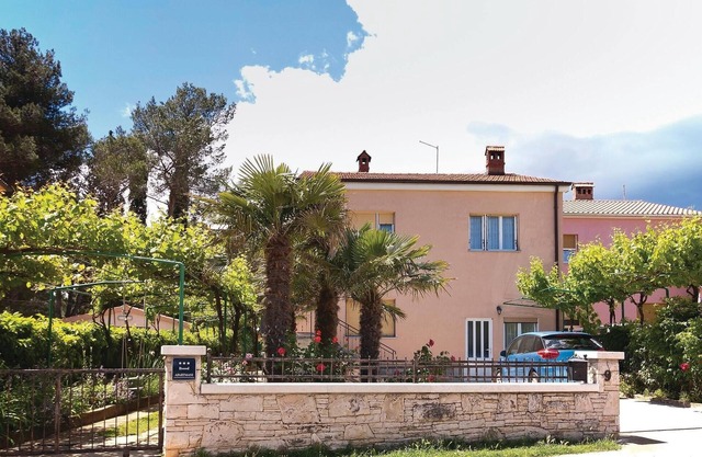 2 bedroom awesome apartment in Fazana