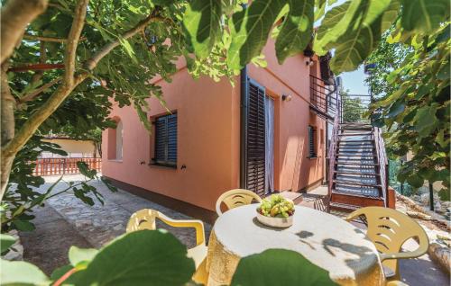 2 Bedroom Awesome Apartment In Pavicini in Pavicini