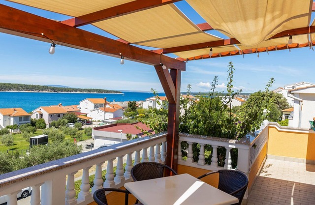 2 bedroom lovely apartment in Barbat na Rabu
