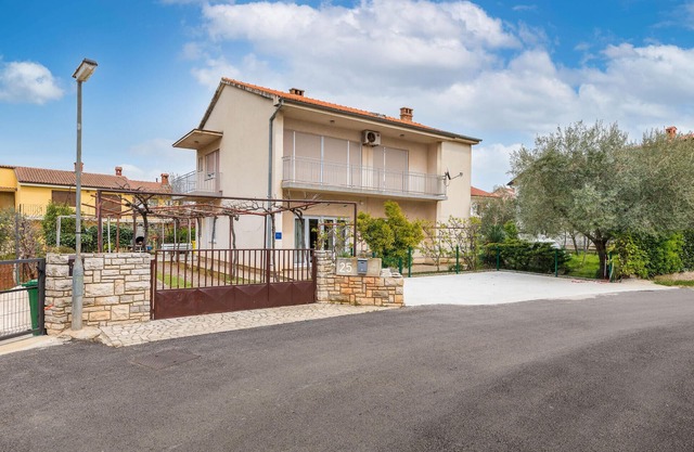 3 bedroom nice apartment in Fazana