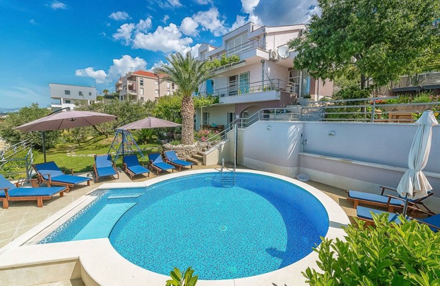 350 m² Villa ∙ 1 bedroom ∙ 10 guests