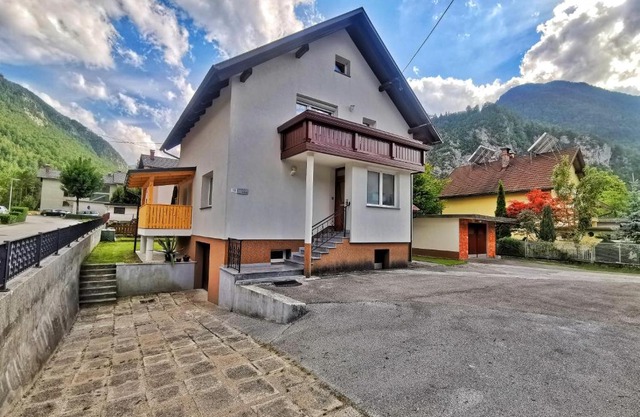 Apartma J 