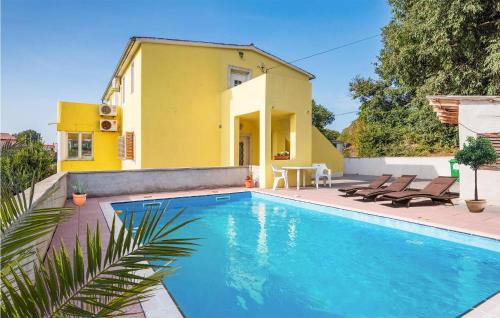 Holiday Marcana Persons Bedrooms 